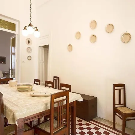 Leone Maggio Apartment