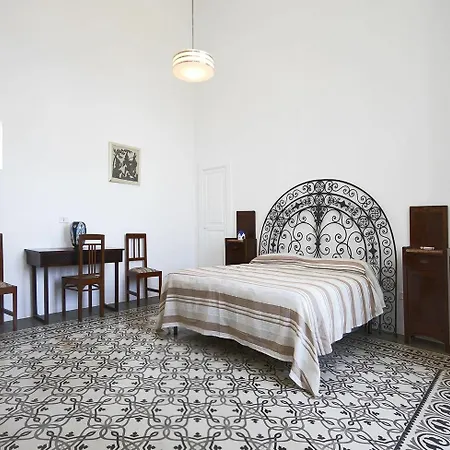 Leone Maggio Apartment