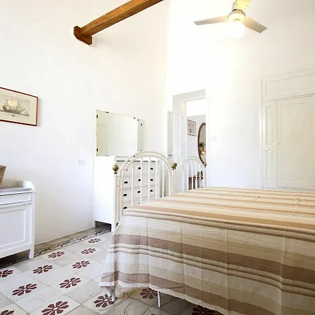 Leone Maggio Apartment *